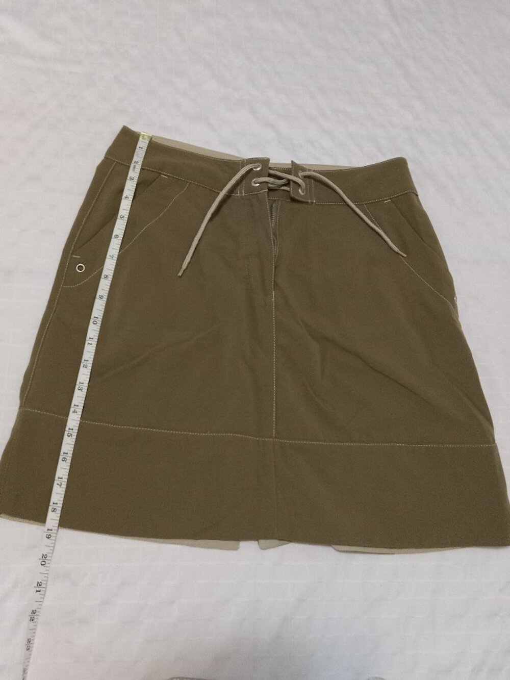 Perfect vintage khaki Est. 1965 mini-midi skirt with a pretty waist size 10